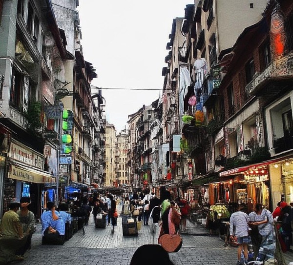 泌阳新闻，新能源公交车第二批投入运营，助力城市绿色出行