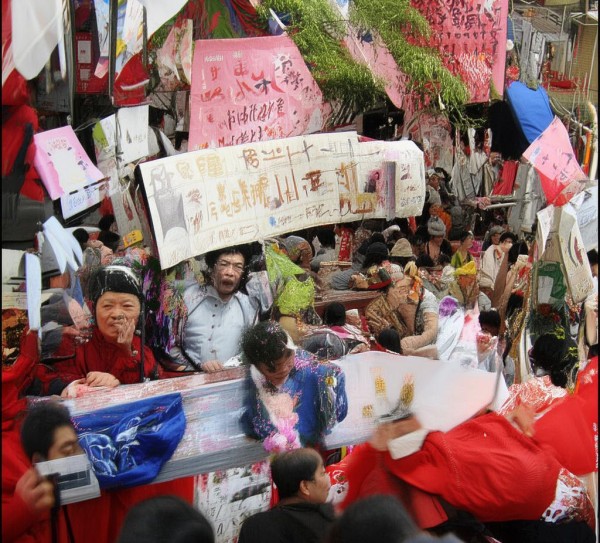 央视新闻聚焦新能源车买得起修不起困境,成本与售后矛盾凸显,行业需补齐服务短板 央视新闻聚焦新能源车买得起修不起困境,成本与售后矛盾凸显,行业需补齐服务短板